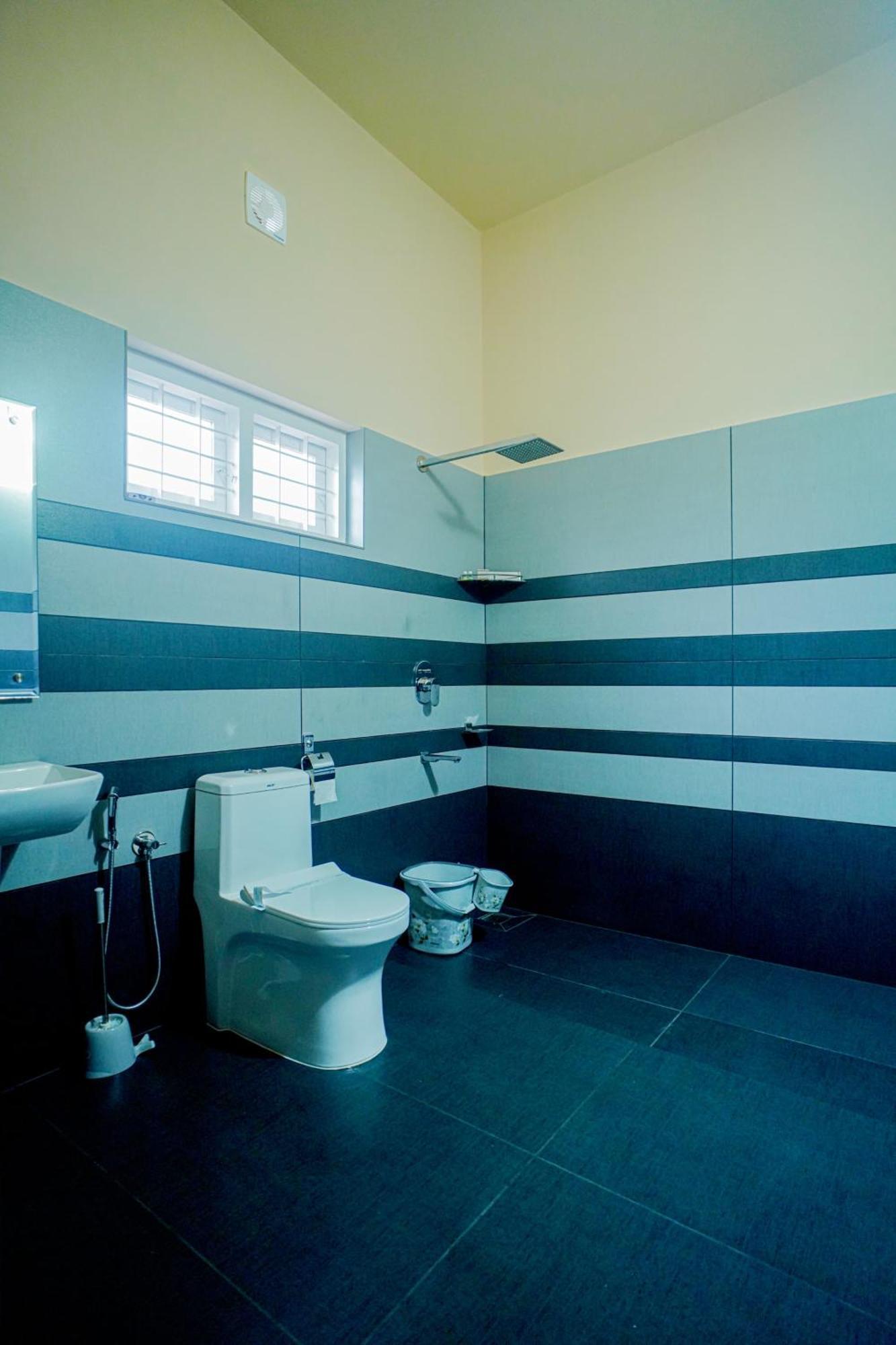 Falcon Riverview Resorts Kuttampuzha Esterno foto