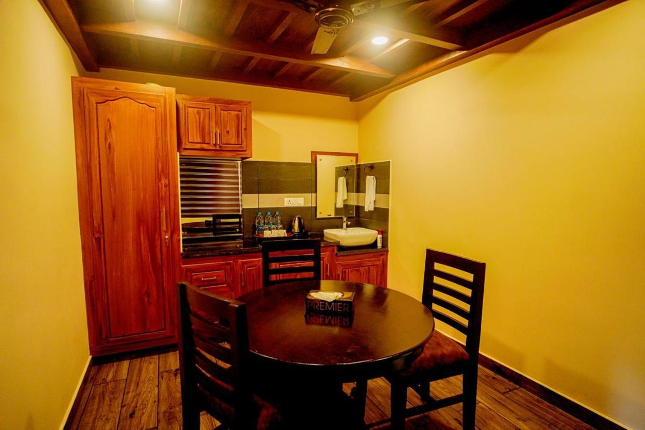 Falcon Riverview Resorts Kuttampuzha Esterno foto